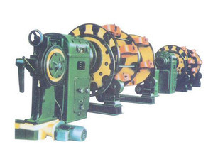 溫州瑞安城關(guān)電工機(jī)械廠制造籠式絞線機(jī)